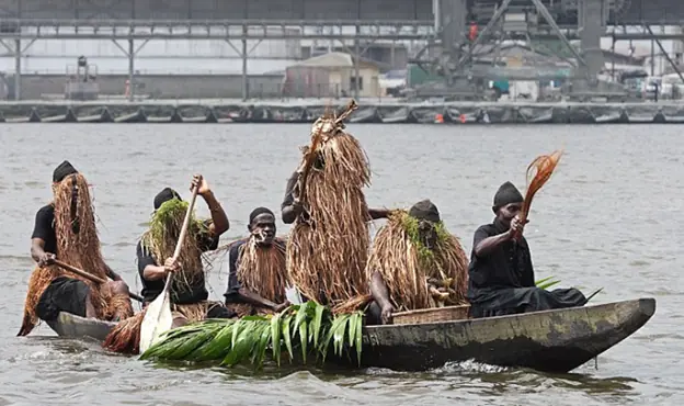 Le festival Ngondo de Douala : la célébration fluviale la plus sacrée et spectaculaire du Cameroun